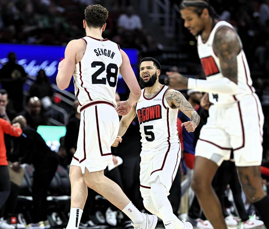 开云平台-包含火箭完胜法国男篮，卡鲁索三分雨点燃全场的词条