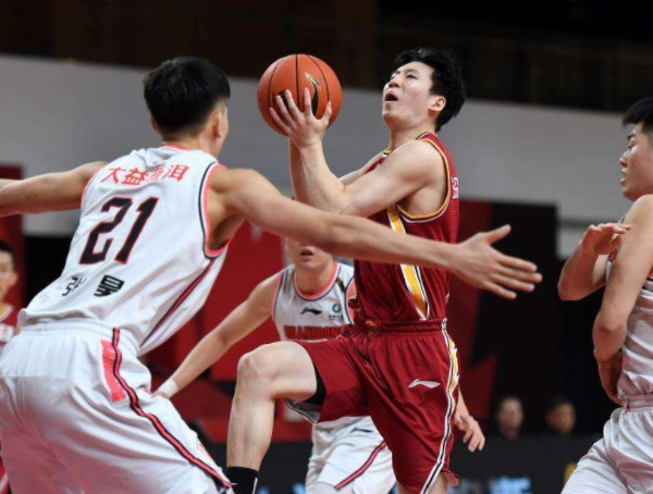 开云APP-吉林队险胜山西队，戈贝尔惊艳四座