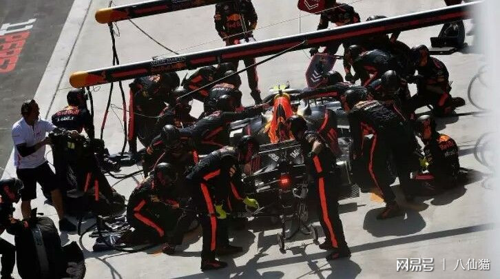 开云体育在线-迈凯伦轻取威廉姆斯，塞恩斯扛起全队