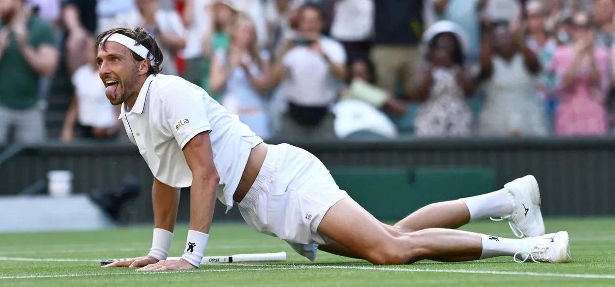 温网翻盘澳网,兹维列夫刷新纪录 温网翻盘澳网,兹维列夫刷新纪录