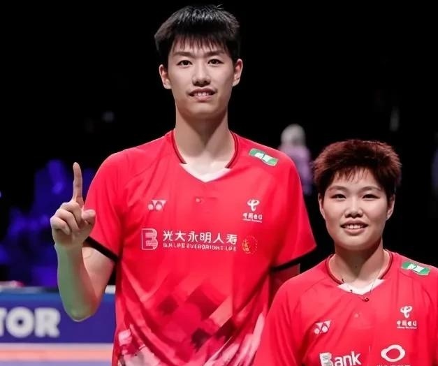 中国队险胜韩国队，陈雨菲带队取胜